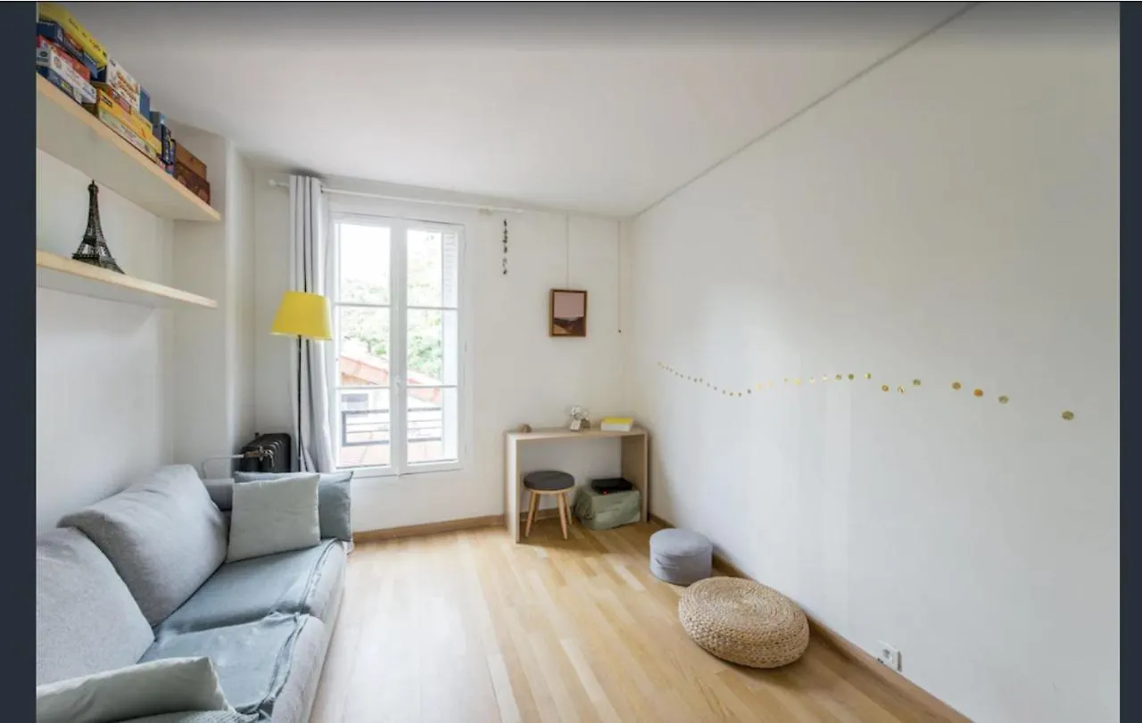 Paris Petit Appartement Lumineux Et Atypique
