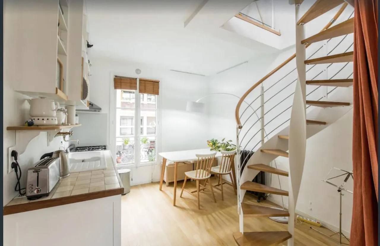 Paris Petit Appartement Lumineux Et Atypique