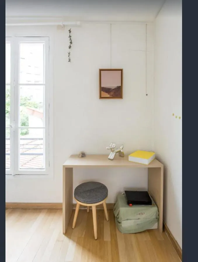Paris Petit Appartement Lumineux Et Atypique France
