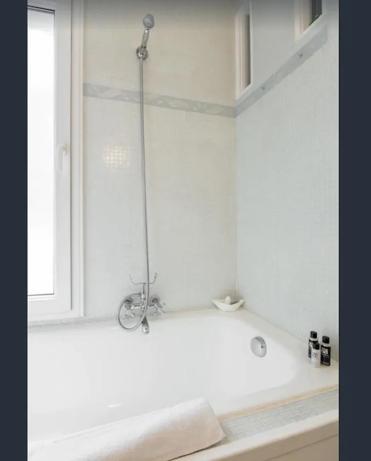 Paris Petit Appartement Lumineux Et Atypique