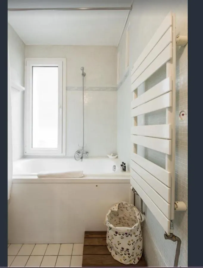 Paris Petit Appartement Lumineux Et Atypique Apartment