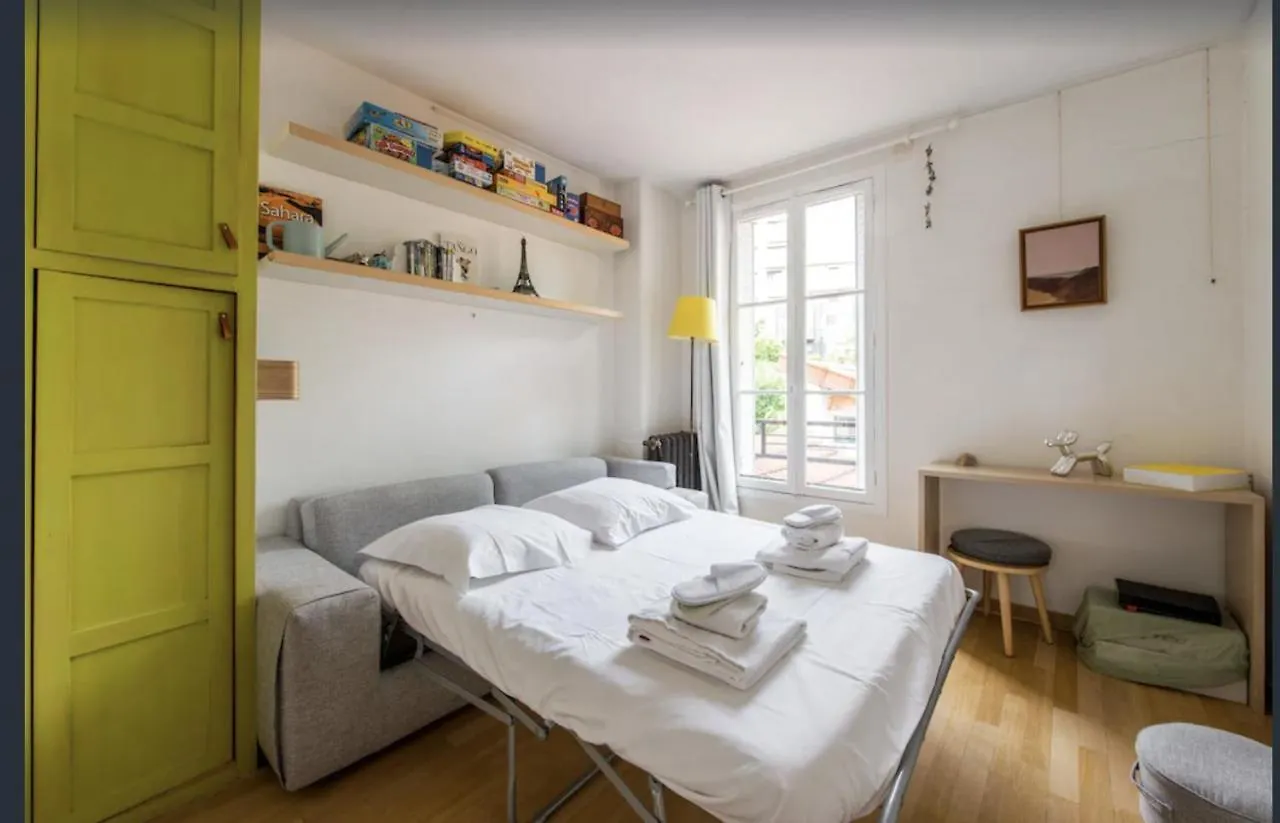 Paris Petit Appartement Lumineux Et Atypique 0*,  France