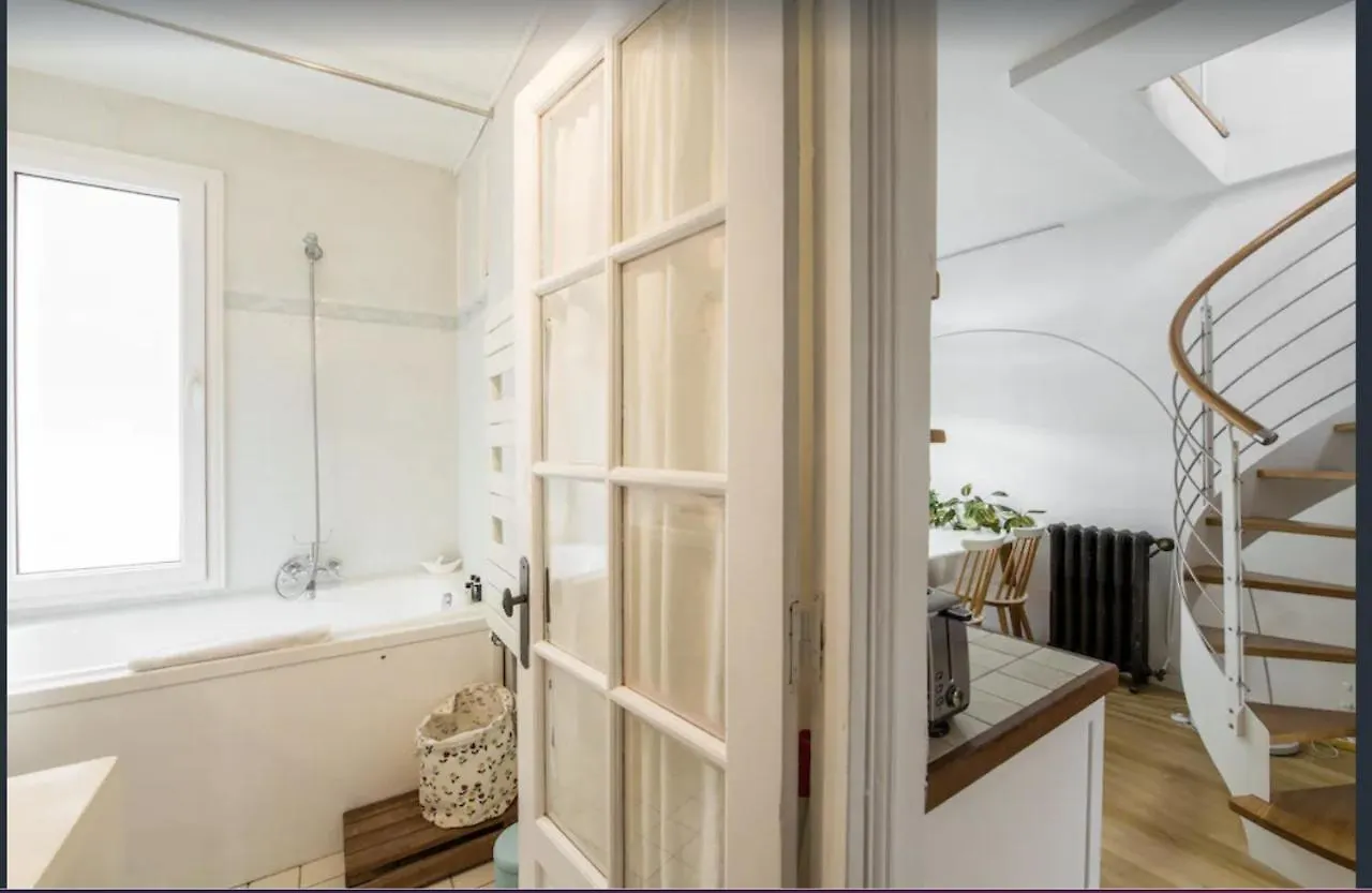 Paris Petit Appartement Lumineux Et Atypique 0*,