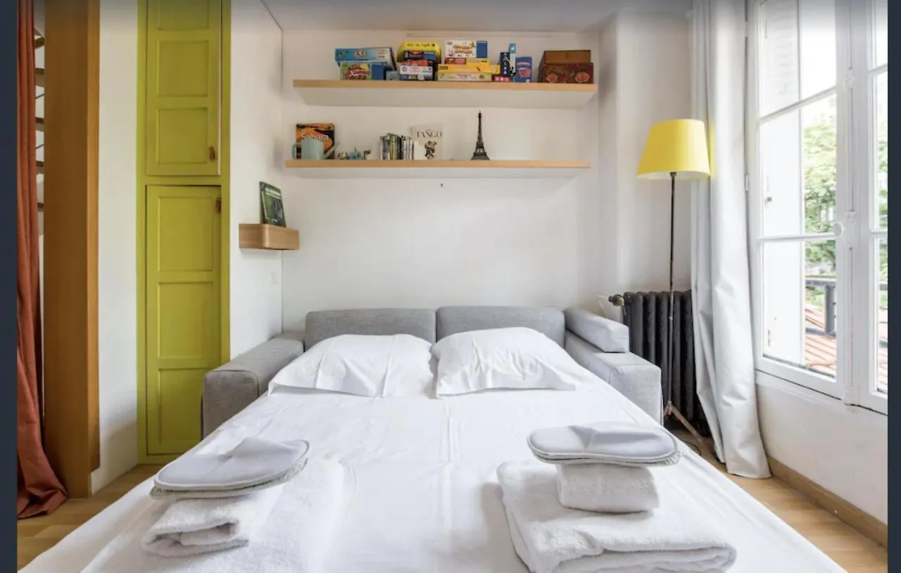 Paris Petit Appartement Lumineux Et Atypique Apartment