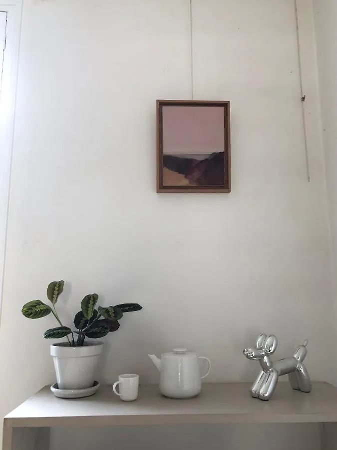 Paris Petit Appartement Lumineux Et Atypique 0*,