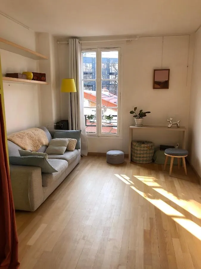 Paris Petit Appartement Lumineux Et Atypique